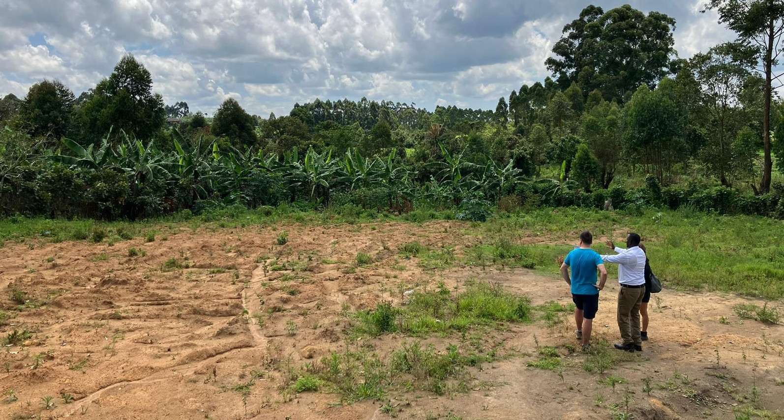 Lee más sobre el artículo ¡Noticias de Carlos desde Uganda!